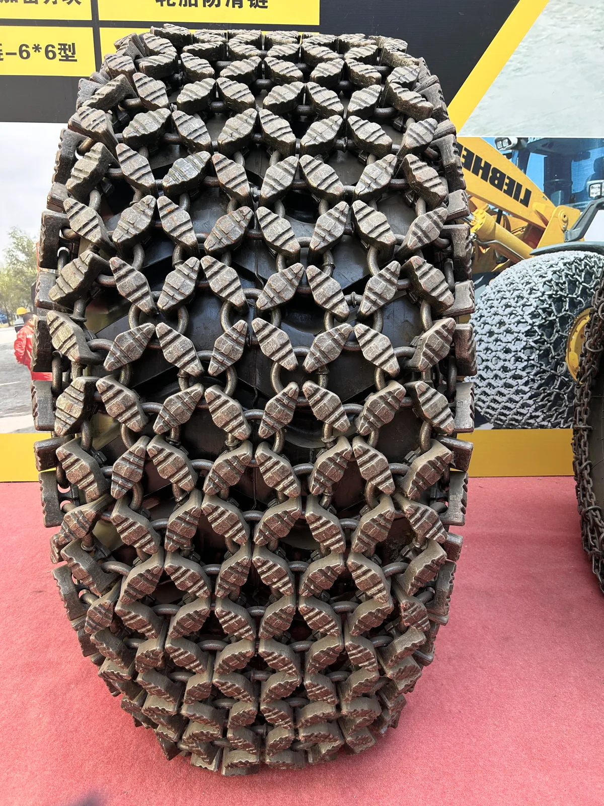 Protection chain fitted to an indoor display tyre, not a jobsite installation