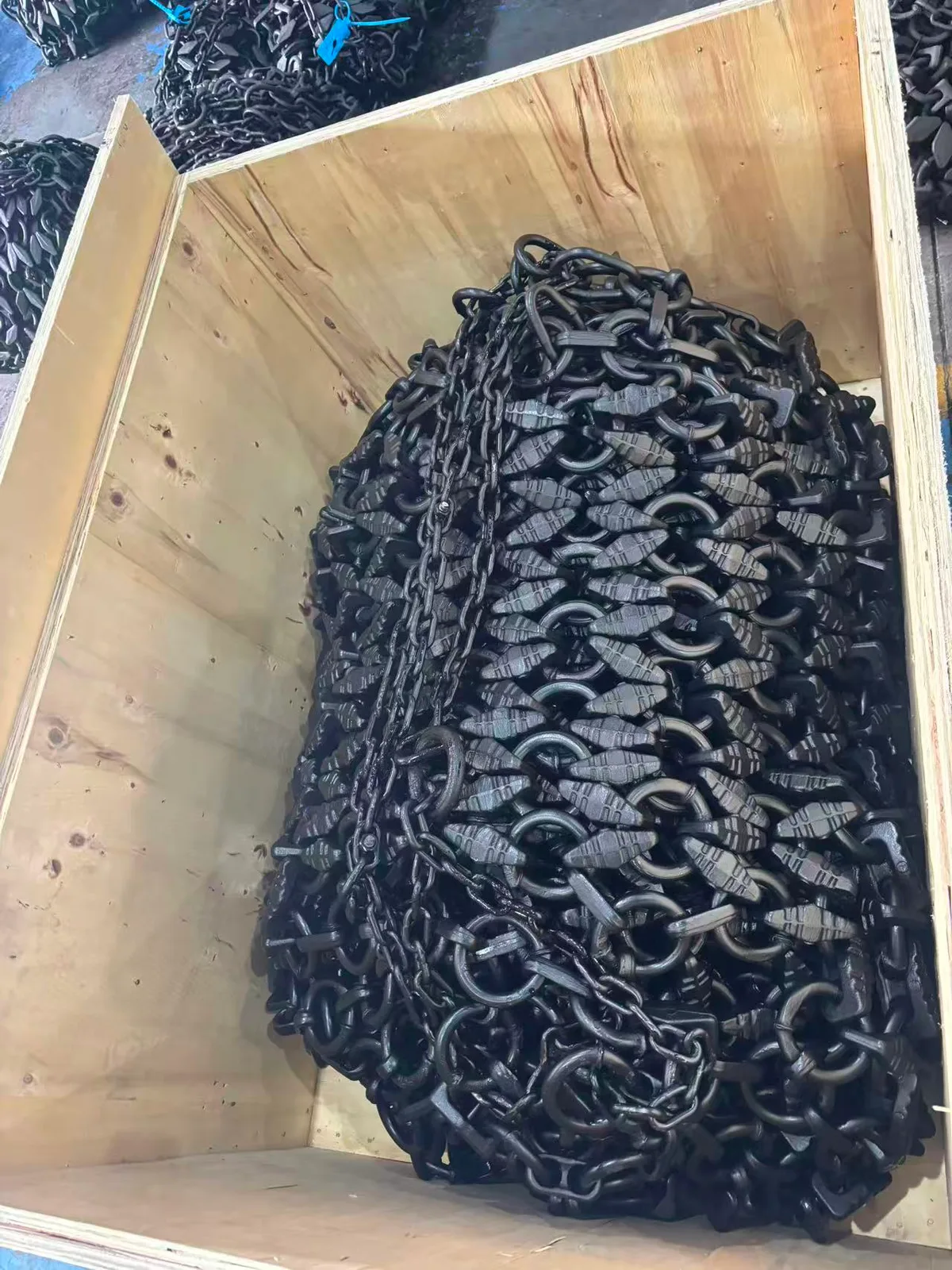 Tire protection chain placed inside a wooden crate